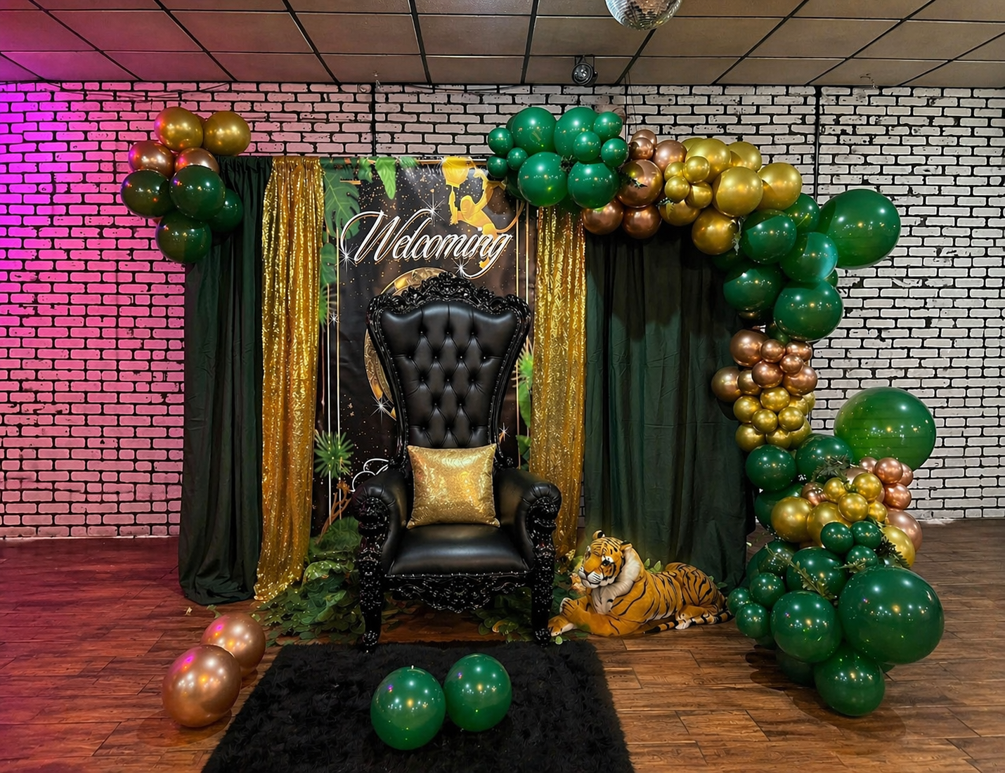 Black Throne Chair (Queen)